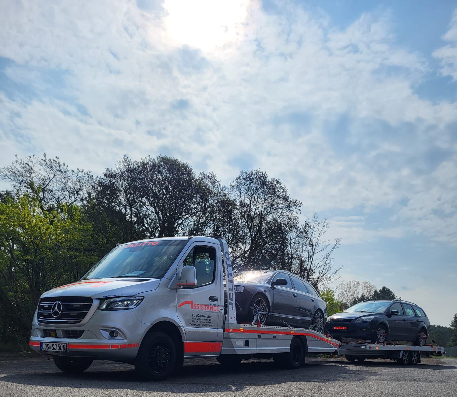 Abschlepper mit zwei PKW